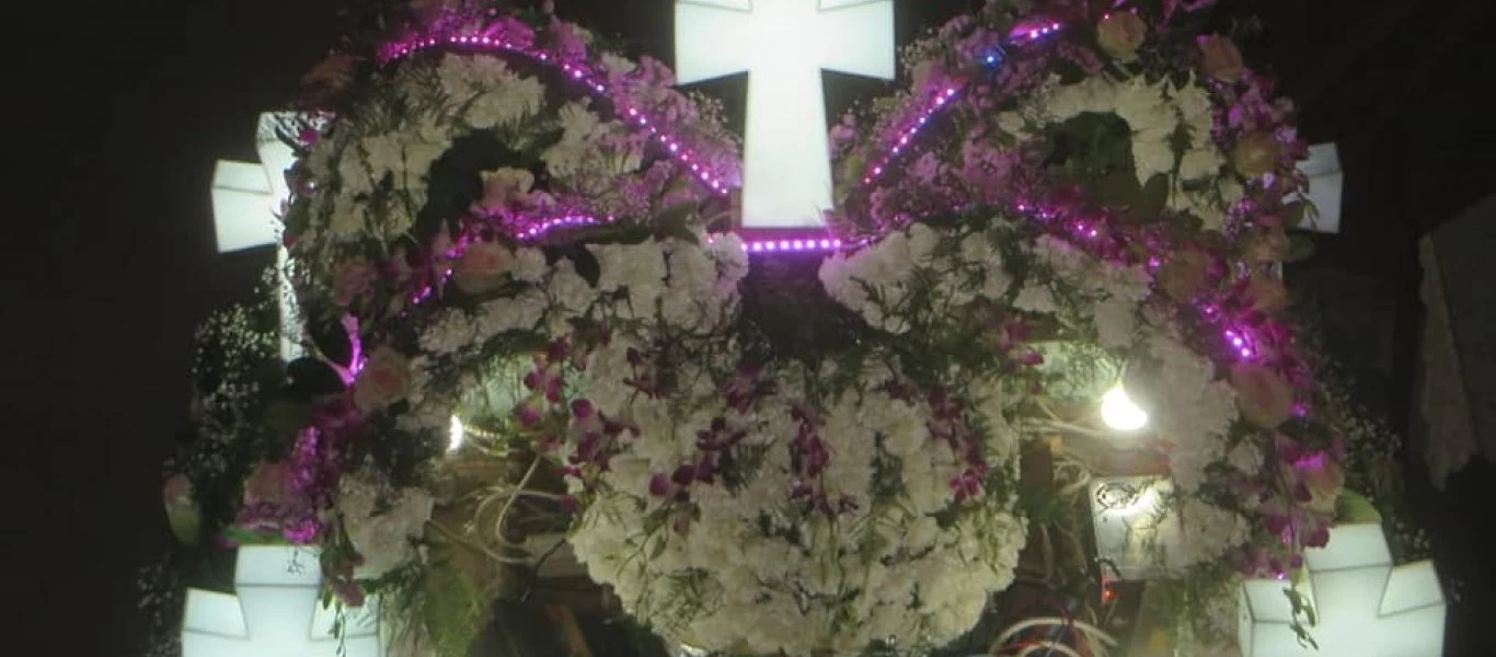 Ερέτρια: Άντρας «βούτηξε» τον Σταυρό από τα χέρια του παπά στην περιφορά του Επιταφίου (βίντεο)